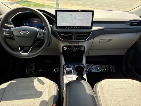 Used 2023 Ford Escape Platinum w/ Premium Technology Package AWD/4WD image 9