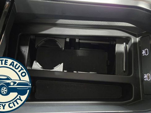 Used 2022 Audi e-tron Premium w/ Convenience Plus Package image 22