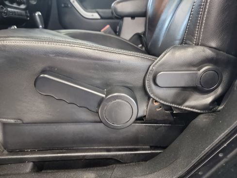 Used 2015 Jeep Wrangler Rubicon AWD/4WD image 14