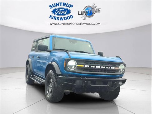 Used 2021 Ford Bronco Black Diamond image 2