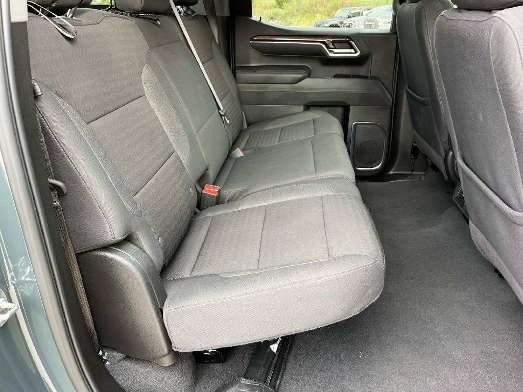 Used 2025 Chevrolet Silverado 1500 LT AWD/4WD image 21