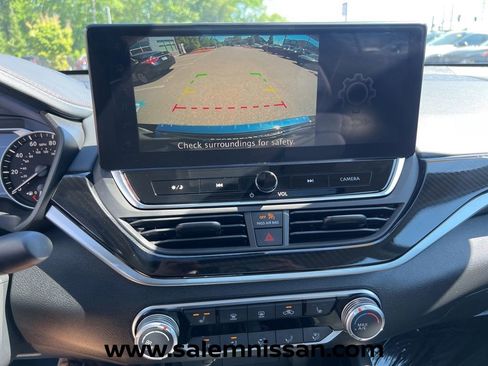 Used 2023 Nissan Altima 2.5 SR w/ SR Premium Package AWD/4WD image 12