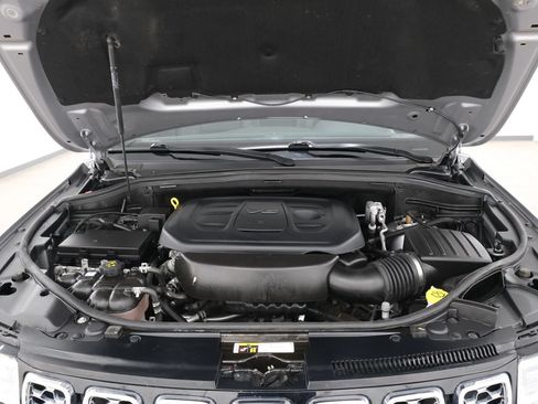 Used 2020 Jeep Grand Cherokee Overland AWD/4WD image 42