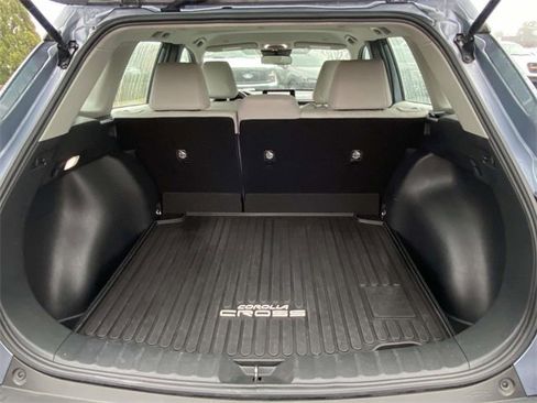 Used 2023 Toyota Corolla Cross L image 8