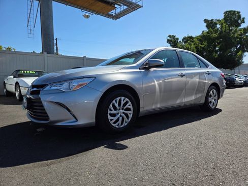 Used 2015 Toyota Camry XSE image 1