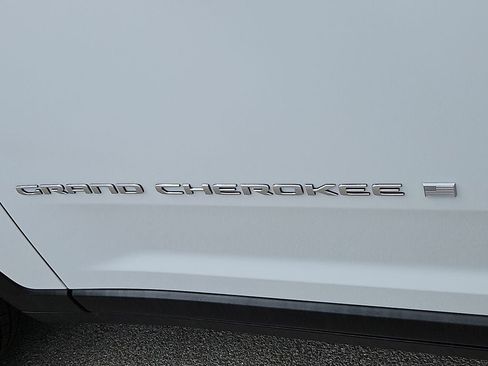 New 2026 Jeep Grand Cherokee 4WD image 14