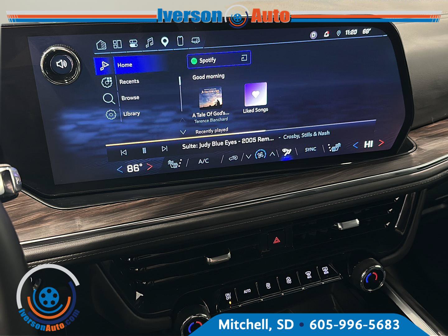 Used 2025 Chevrolet Suburban LT AWD/4WD image 19