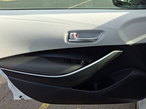 Used 2025 Toyota Corolla SE w/ Convenience Package image 12