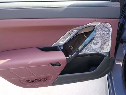 Used 2025 BMW i7 xDrive60 image 10