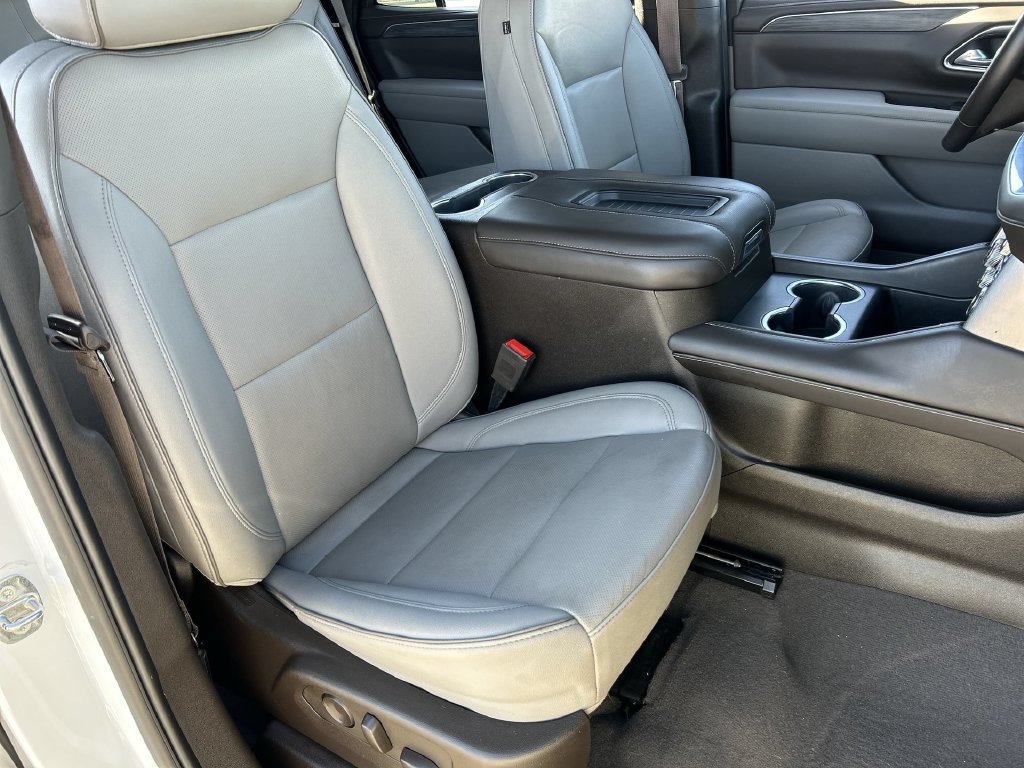 Used 2023 GMC Yukon SLT w/ SLT Luxury Package AWD/4WD image 28
