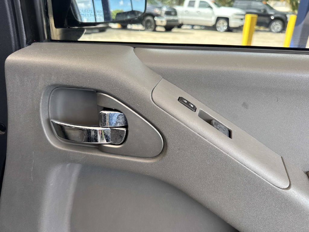Used 2016 Nissan Frontier SV w/ SV Value Truck Package RWD image 16