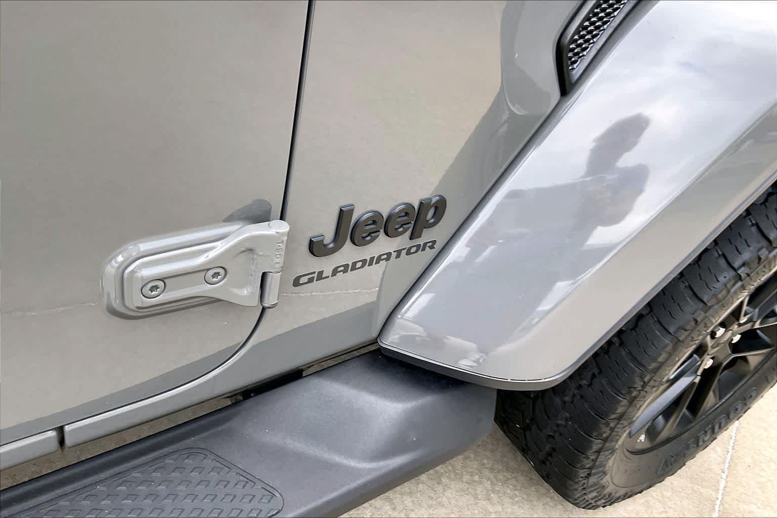 Used 2022 Jeep Gladiator Overland AWD/4WD image 10