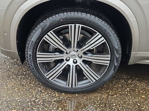 Used 2021 Volvo XC90 T6 Inscription w/ Lounge Package image 2