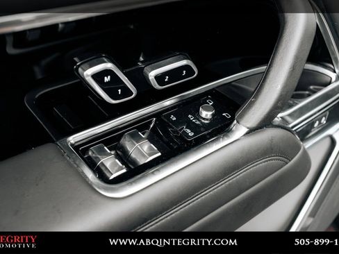 Used 2025 Land Rover Range Rover Long Wheelbase SE AWD/4WD image 17