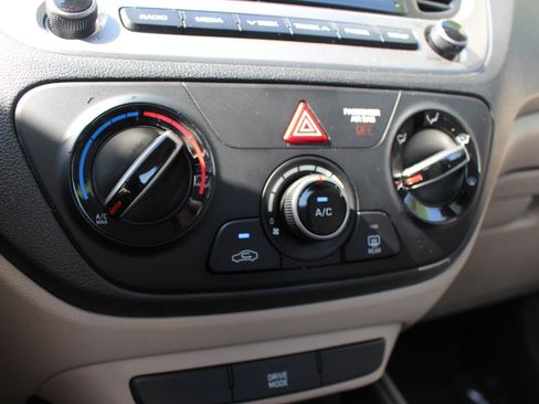 Used 2019 Hyundai Accent SE FWD image 24