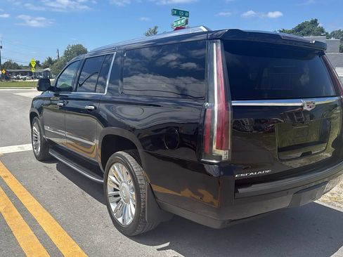 Used 2019 Cadillac Escalade ESV Luxury AWD/4WD image 6