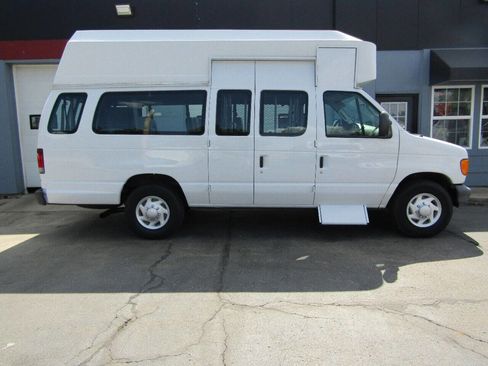 Used 2007 Ford E-350 and Econoline 350 Extended Super Duty image 1