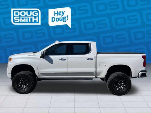 Used 2023 Chevrolet Silverado 1500 High Country w/ High Country Premium Package AWD/4WD image 3