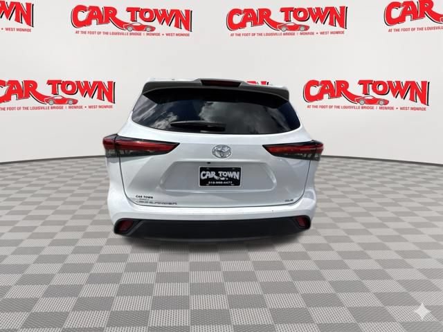 Used 2023 Toyota Highlander XLE FWD image 18