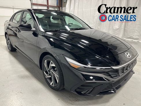 Used 2025 Hyundai Elantra Sport image 1