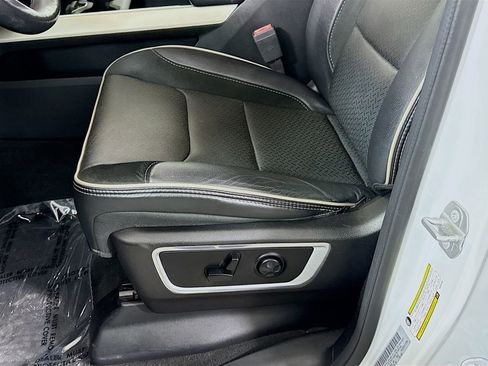 Used 2019 RAM 1500 Laramie AWD/4WD image 25