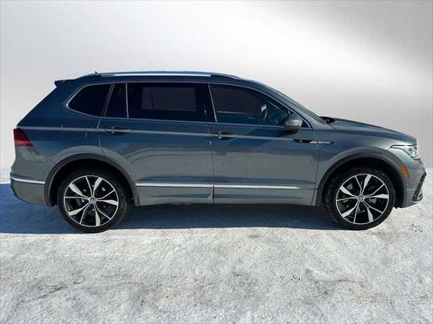 Used 2022 Volkswagen Tiguan SEL R-Line image 2