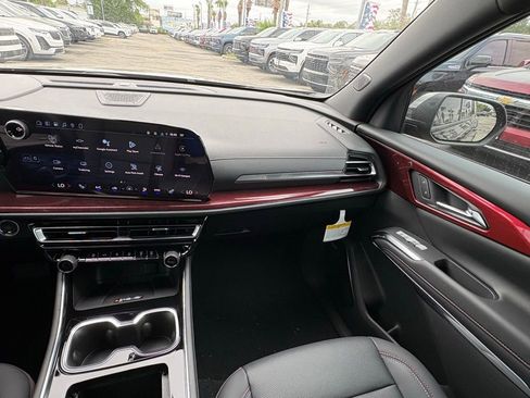 New 2026 Chevrolet Traverse Z71 w/ Enhanced Driving Package AWD/4WD image 16