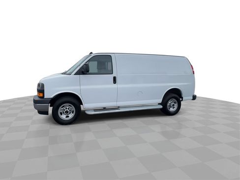 Used 2022 GMC Savana 2500 w/ Driver Convenience Package image 4