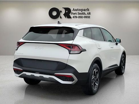 Used 2024 Kia Sportage LX image 5