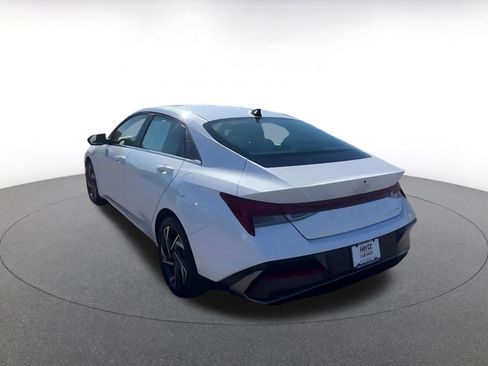 Used 2025 Hyundai Elantra Limited image 11