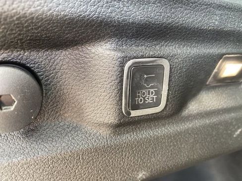 Used 2022 Jeep Grand Cherokee L Laredo w/ Luxury Tech Group I image 9