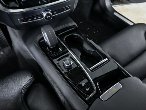 Certified 2025 Volvo S60 T8 Ultra AWD/4WD image 19