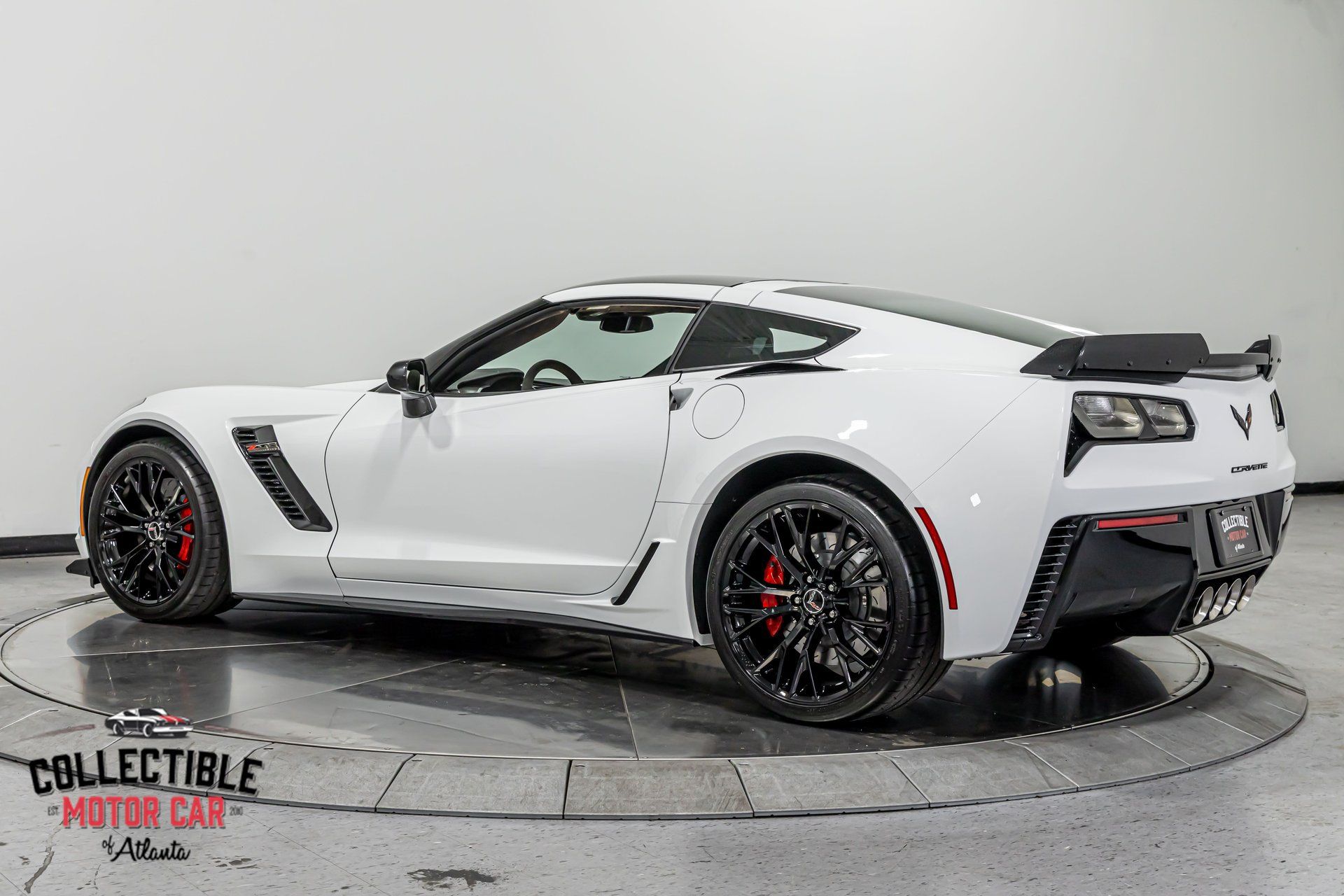 Used 2015 Chevrolet Corvette Z06 w/ 3LZ Preferred Equipment Group RWD image 15