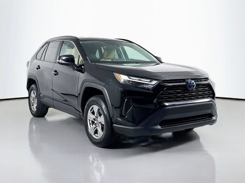 Used 2023 Toyota RAV4 LE AWD/4WD image 4
