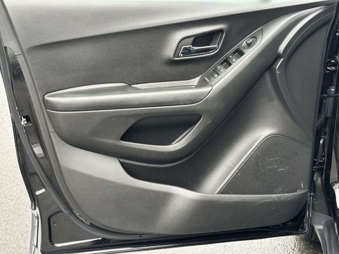 Certified 2022 Chevrolet Trax LT w/ LT Convenience Package image 20