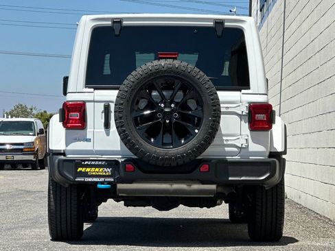 Used 2024 Jeep Wrangler Unlimited Sahara AWD/4WD image 5