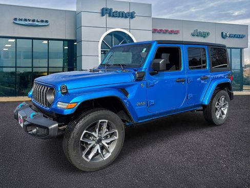Used 2024 Jeep Wrangler Unlimited w/ Convenience Group AWD/4WD image 4