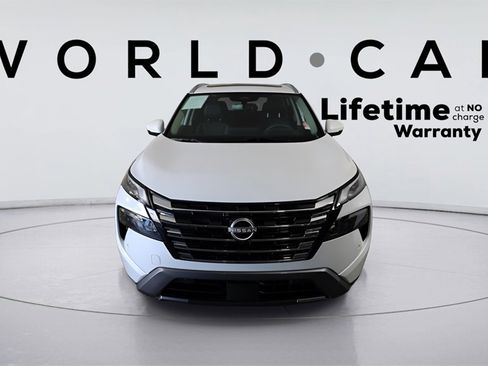 Used 2024 Nissan Rogue SL w/ SL Premium Package image 2