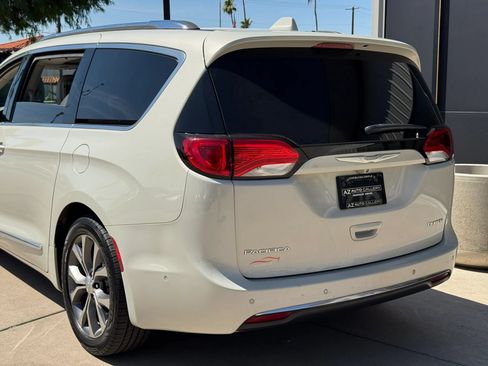 Used 2017 Chrysler Pacifica Limited w/ UConnect Theater Package FWD image 52