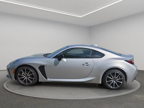 Used 2024 Toyota GR86 RWD image 3