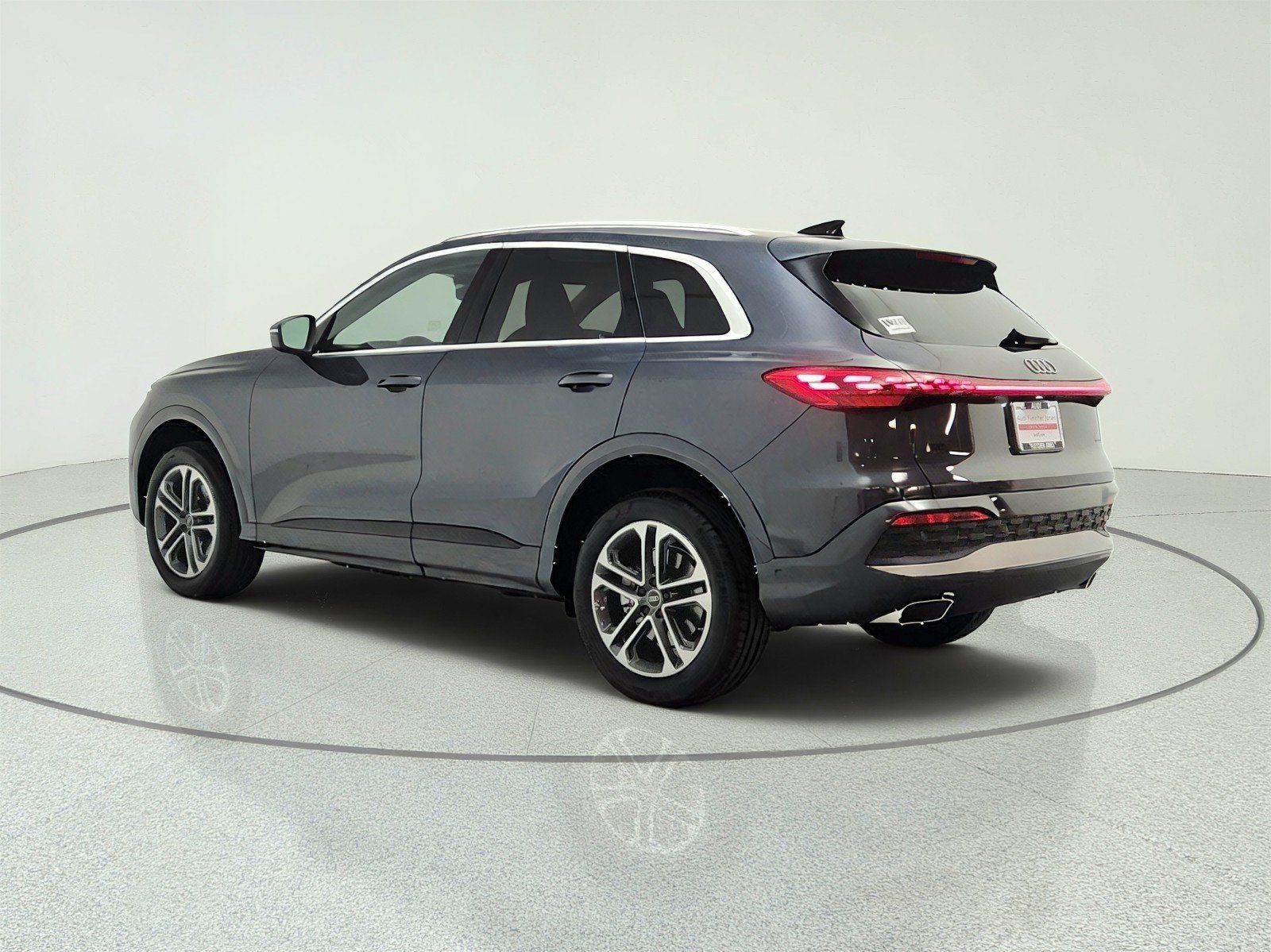 Used 2025 Audi Q5 Premium Plus w/ Premium Plus AWD/4WD image 7