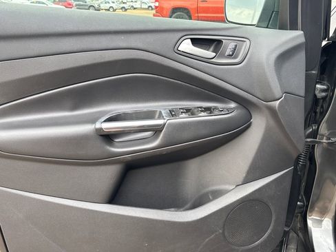 Used 2017 Ford Escape SE w/ Equipment Group 201A image 6