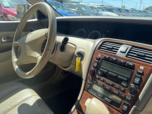 Used 2001 Toyota Avalon XLS image 18