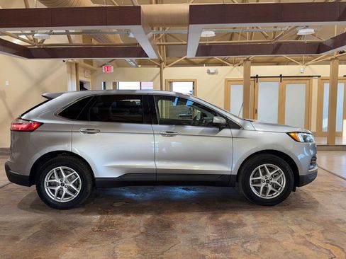 Used 2023 Ford Edge SEL w/ Cold Weather Package image 3
