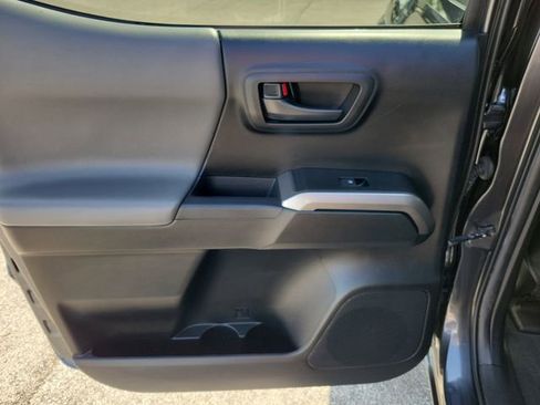 Used 2022 Toyota Tacoma SR5 w/ Technology Package RWD image 12