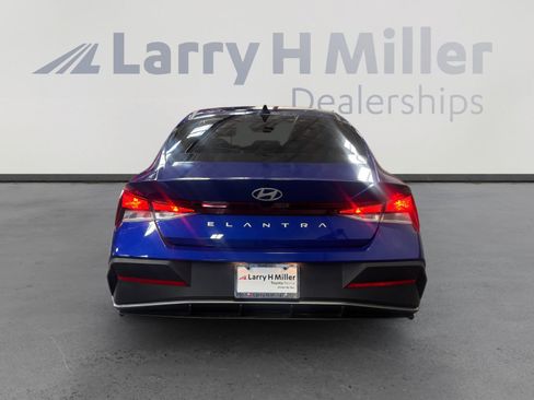 Used 2024 Hyundai Elantra SEL FWD image 4