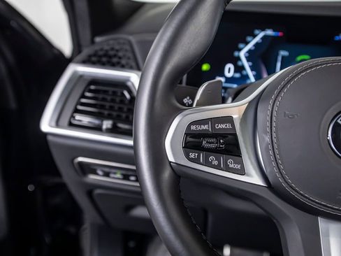 Used 2025 BMW X7 xDrive40i w/ M Sport Package image 43