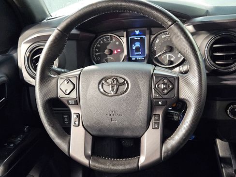 Used 2019 Toyota Tacoma TRD Sport AWD/4WD image 25