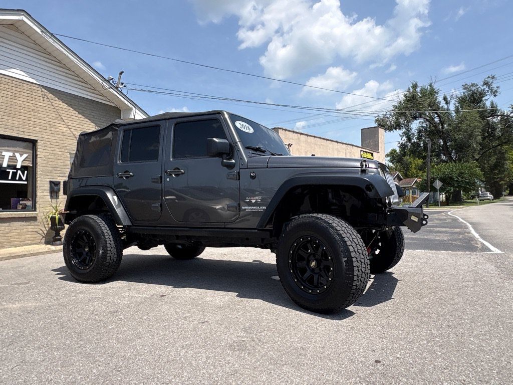 Used 2016 Jeep Wrangler Unlimited Sahara w/ Connectivity Group AWD/4WD image 7