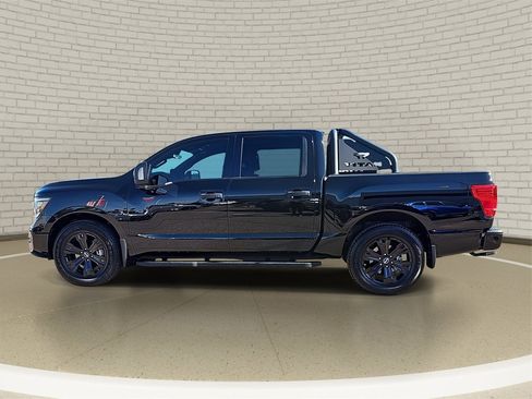 Used 2024 Nissan Titan SV image 8